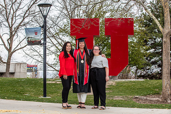 Sinndy Grad Portraits-27